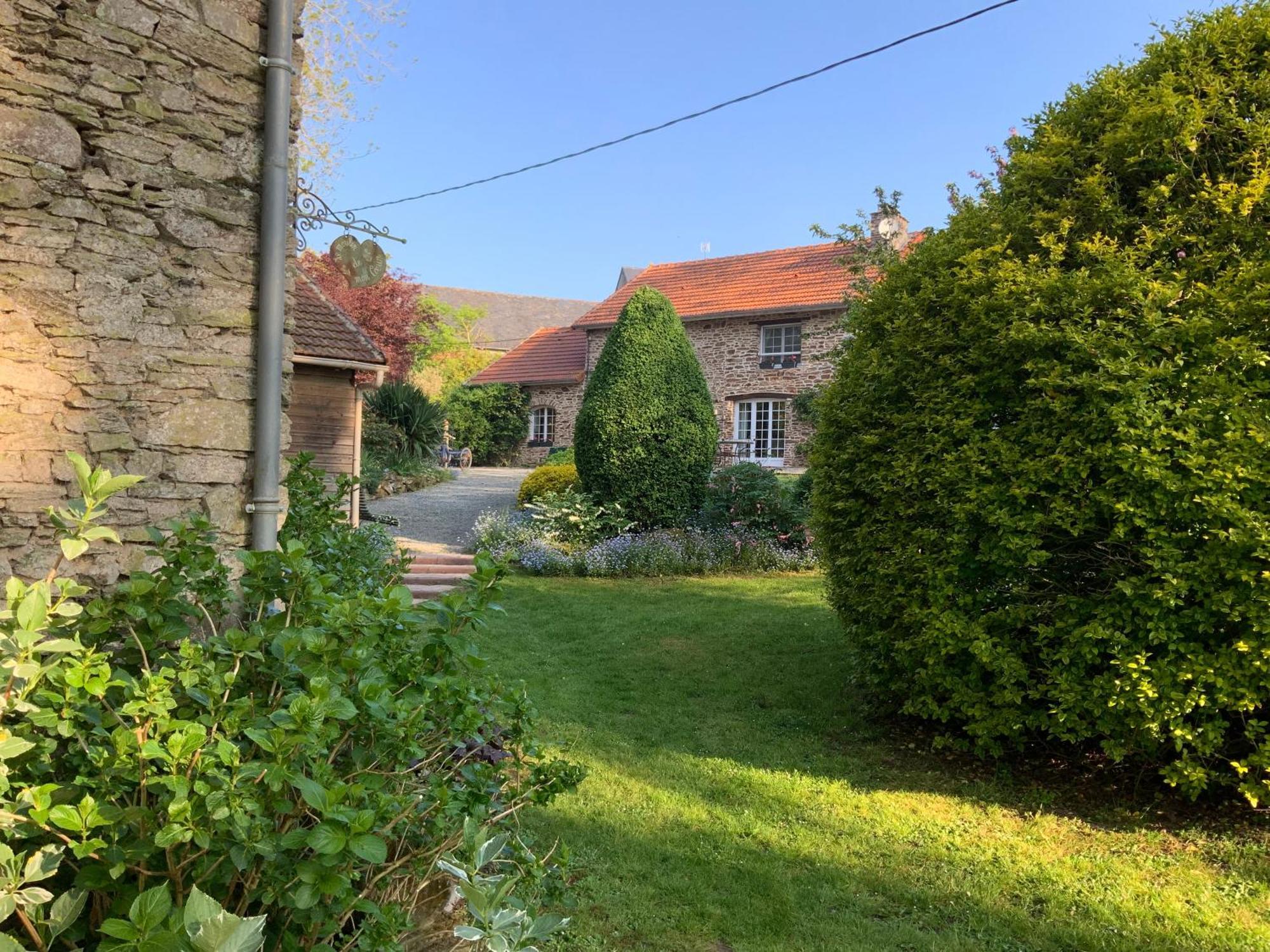 Le Moulin De La Castellerie Bed & Breakfast Moon-sur-Elle Dış mekan fotoğraf